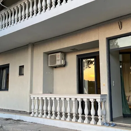 100 Meters From The Sea Apartment Xylokastro Exterior photo