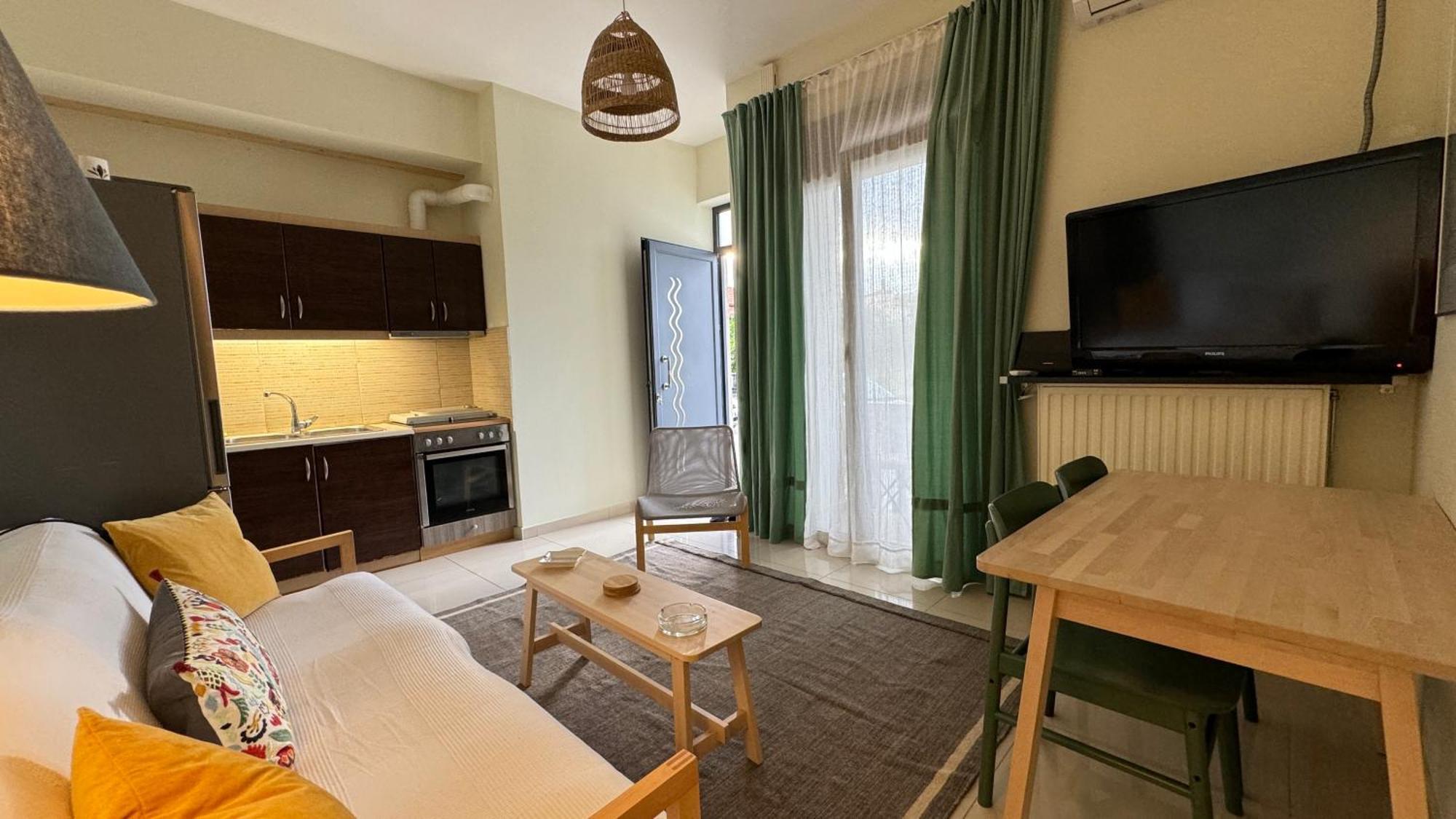 100 Meters From The Sea *